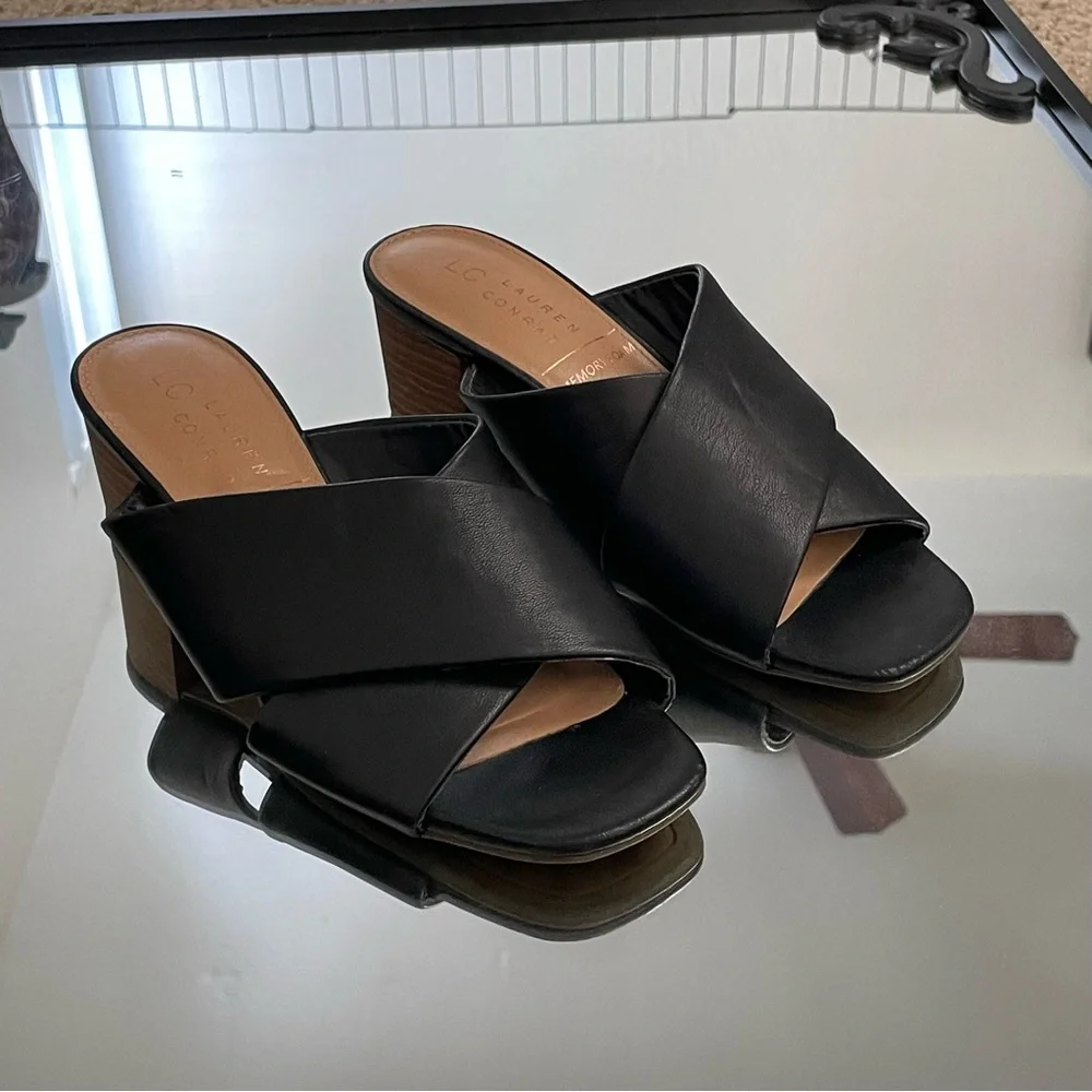 LC Lauren Conrad Black Wedges with Tan Accents - Picture 1 of 3